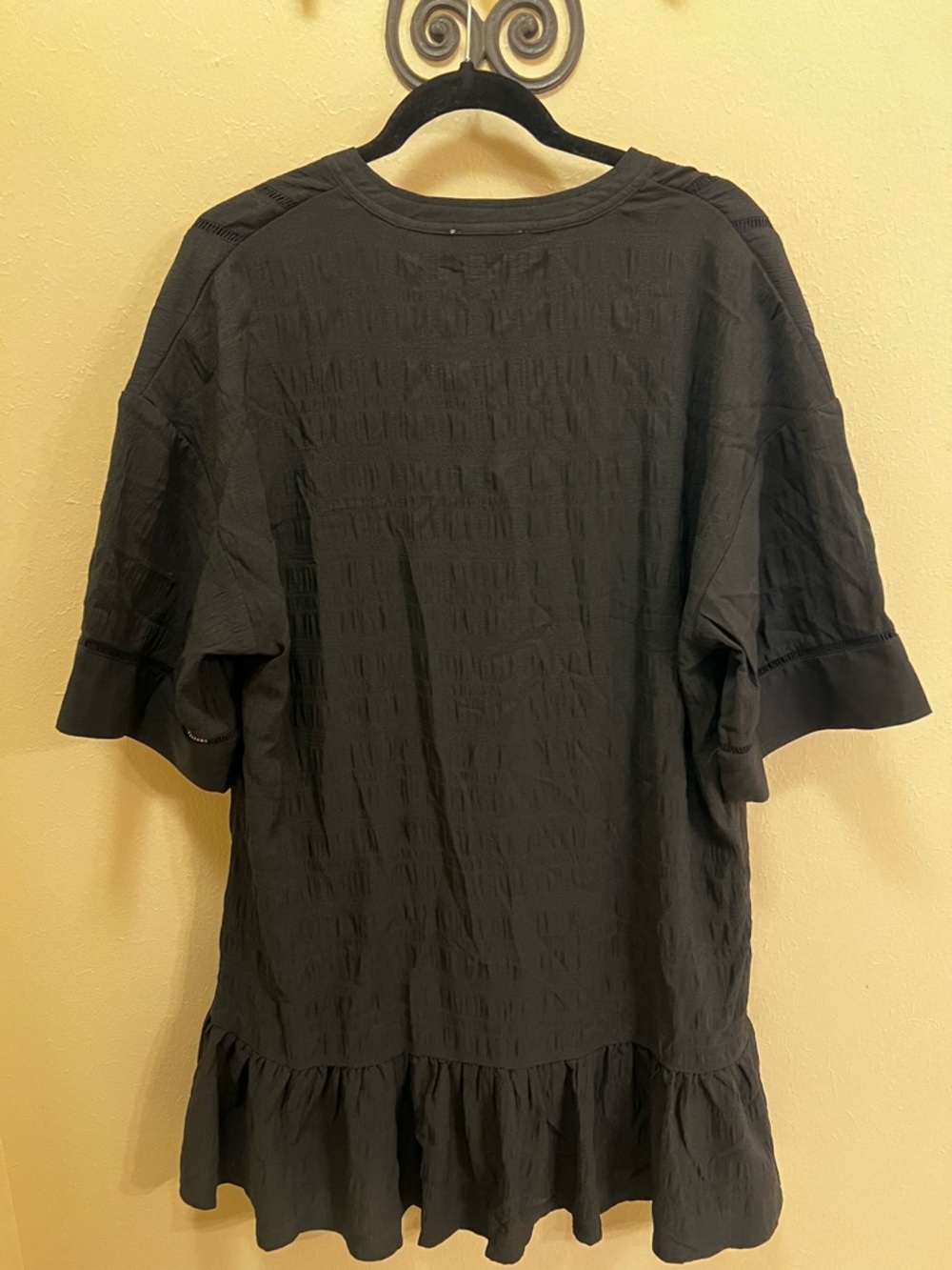 She + Sky Black Short Sleeve Textured Tunic with Ruffle Hem - Picture 4 of 4